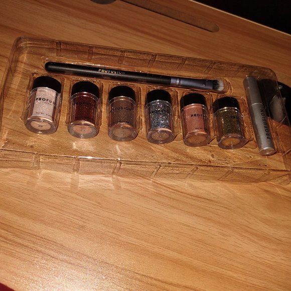 Profusion SPARKLE PIGMENTS - set of 6 colors with brush and adhesive - Picture 2 of 6